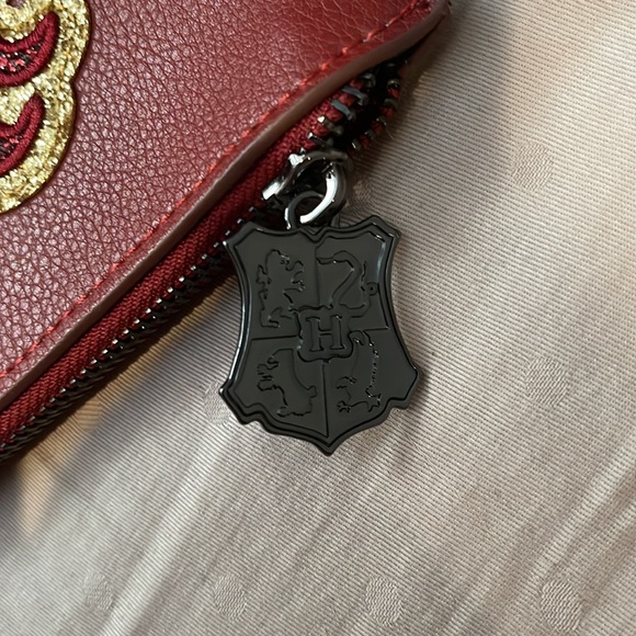 Danielle Nicole Harry Potter Gryffindor wristlet - Picture 3 of 6